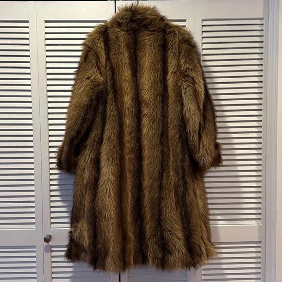 NWT Oversized Faux Fur Coat sz Large Brown Strip - Picture 6 of 11